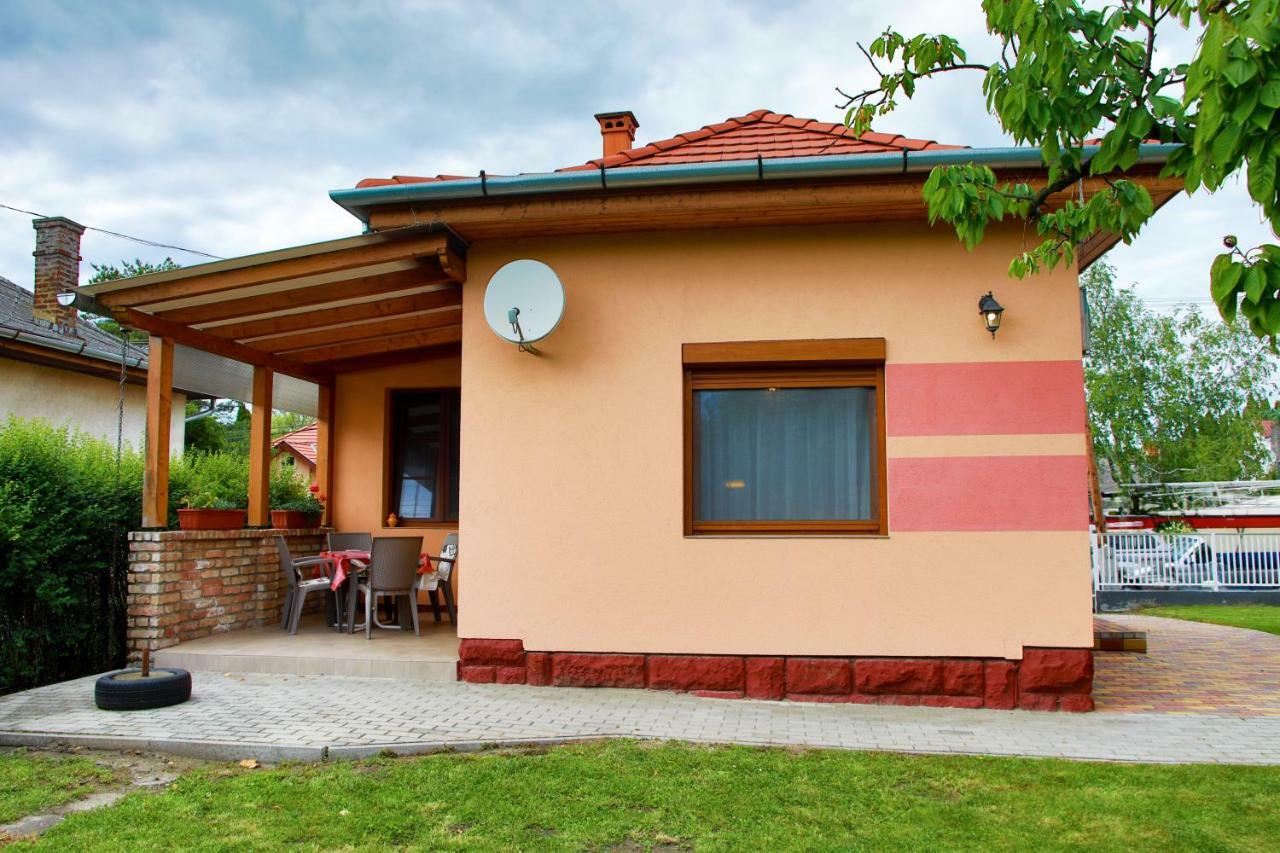Balaton Apartman บาลาตอนมารีอาเฟือร์เดอ ภายนอก รูปภาพ